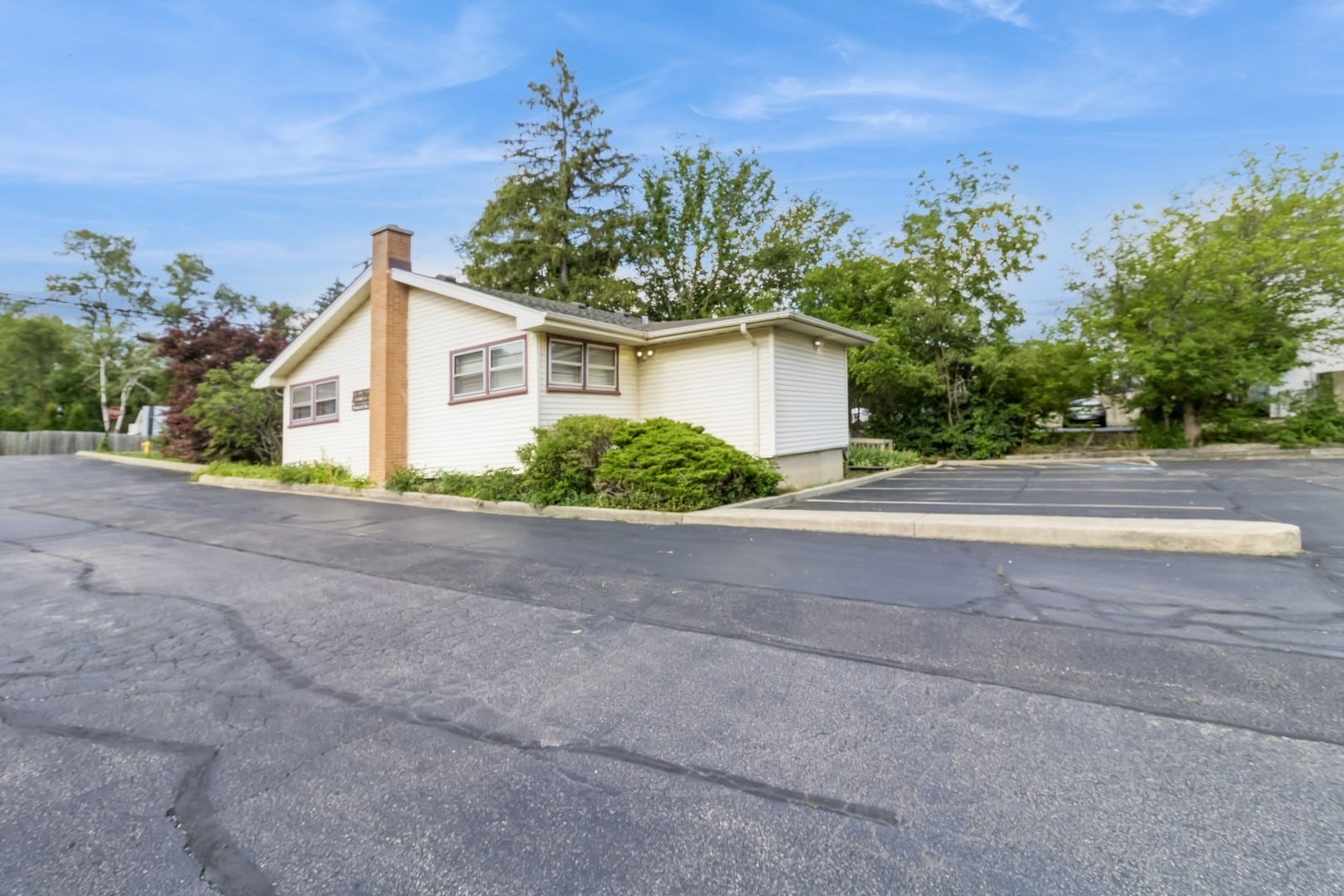 217 55th St, Clarendon Hills, IL for Sale