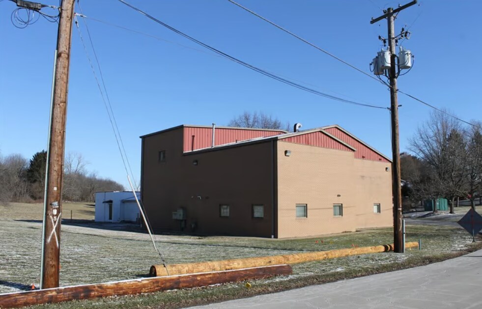 390 E Wood St Shreve, OH 44676 Flex Property for Lease on