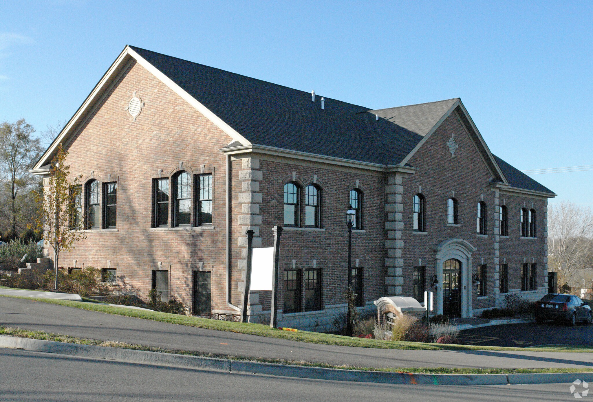 770 Beacon St, West Dundee, IL for Sale