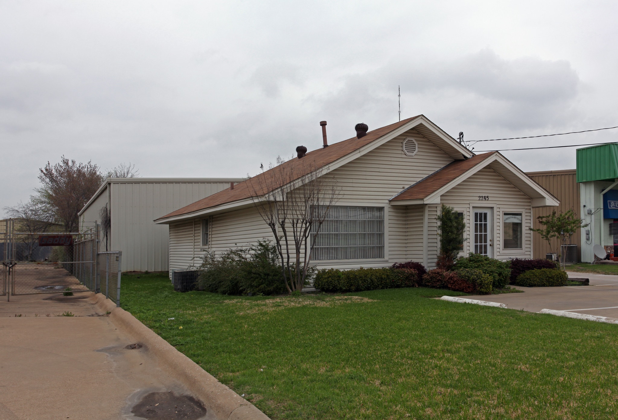 2245 Royal Ln, Dallas, TX for Rent
