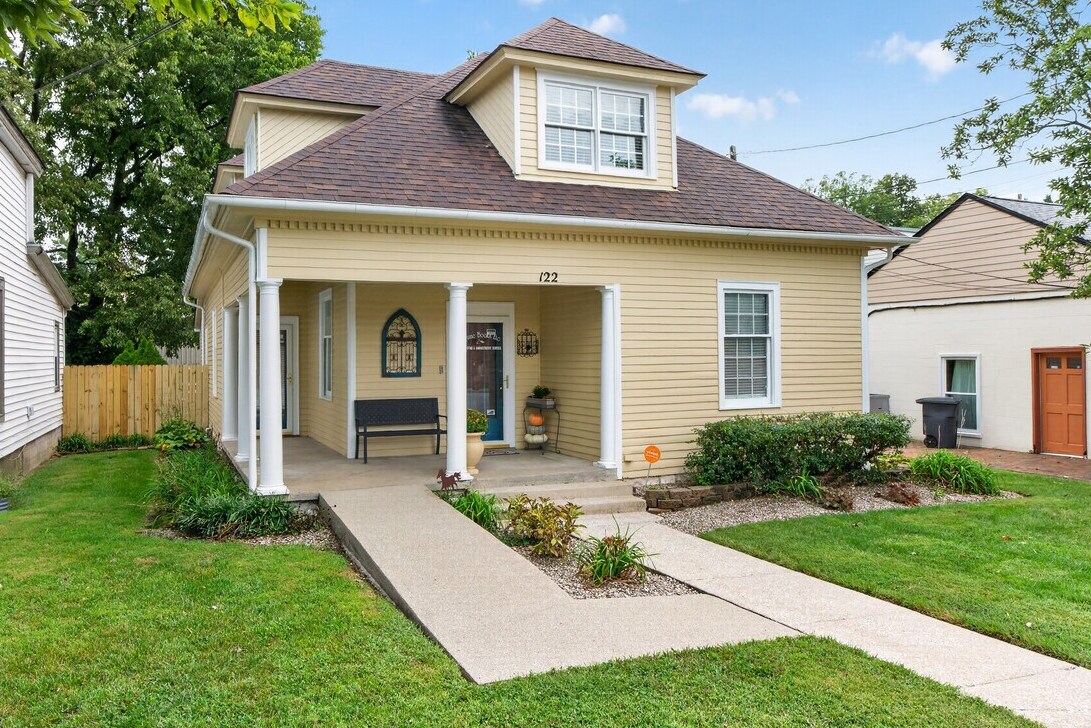 122 N Locust St, Versailles, KY for Sale