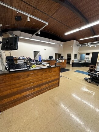 Kansas City, MO Retail - 5225 NE Chouteau Tfwy