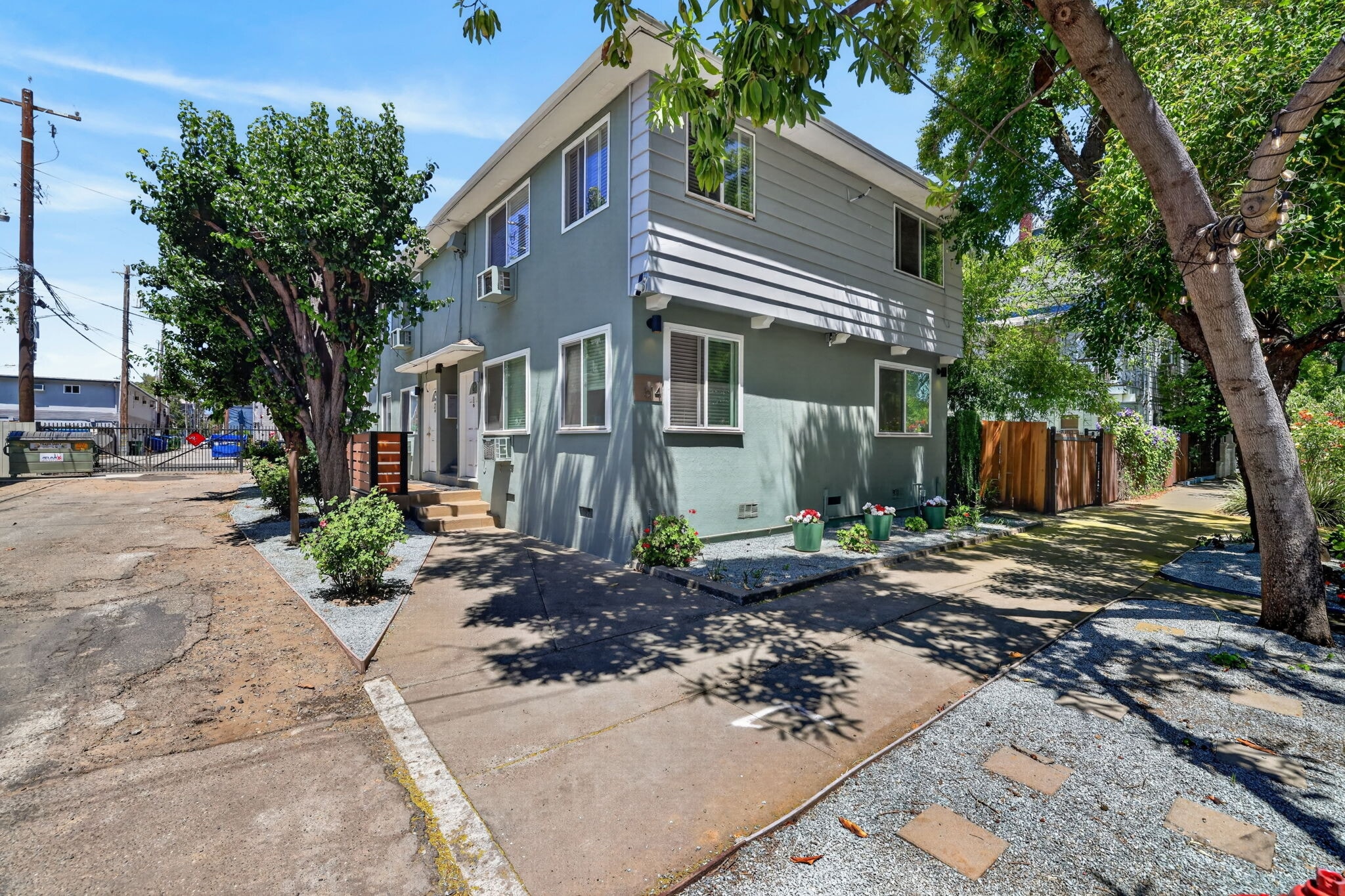 614 17th St, Sacramento, CA for Sale