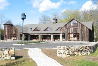 Woodbury, CT Retail - 641 Main St s