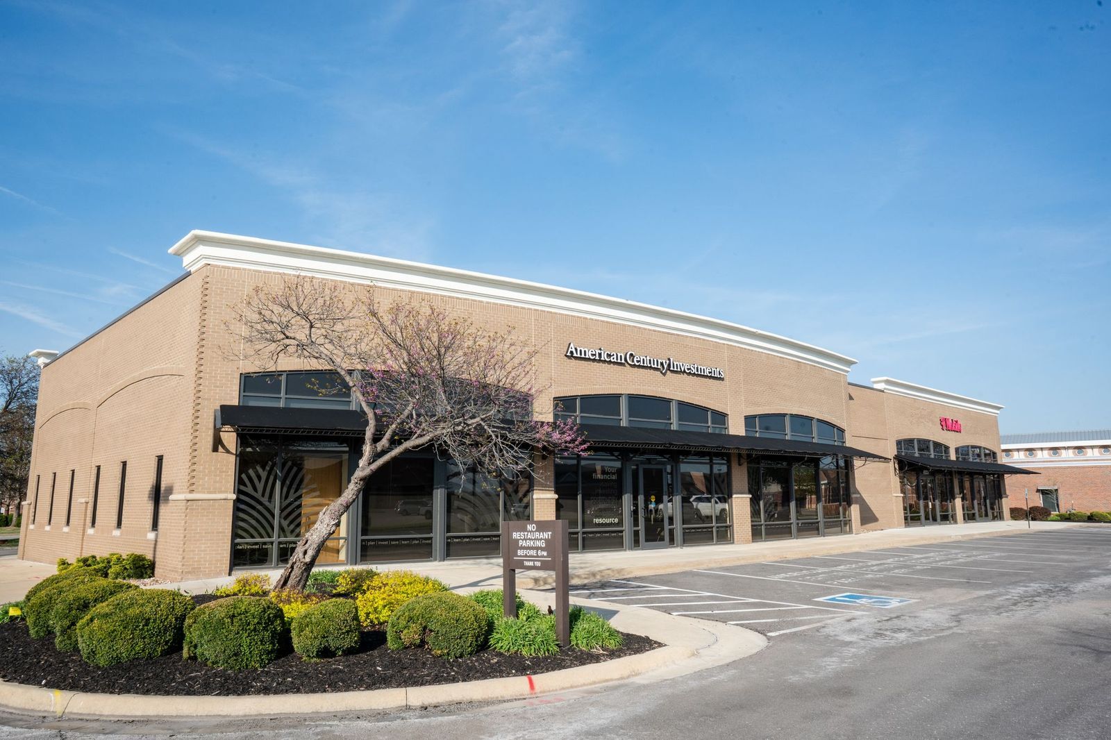 4907-4917 Town Center Dr, Leawood, KS for Rent