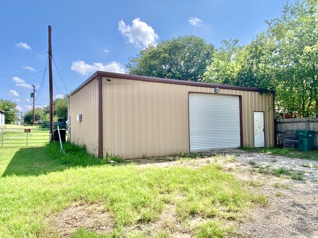 1203 Crouch Ave, Jourdanton, TX for Sale