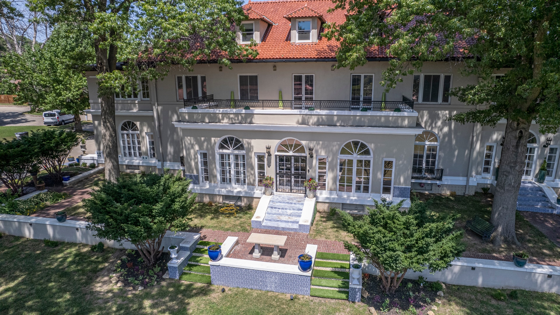 1018 W Saint Maartens Dr Saint Joseph, MO 64506 Retail Property for Sale on