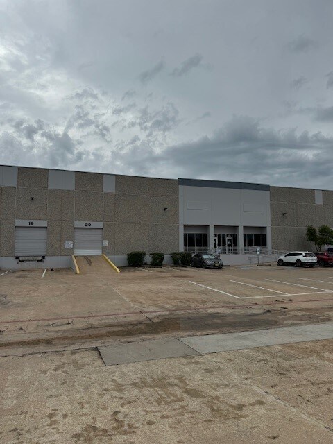 2400 Grand Avenue Pky, Austin, TX for Rent