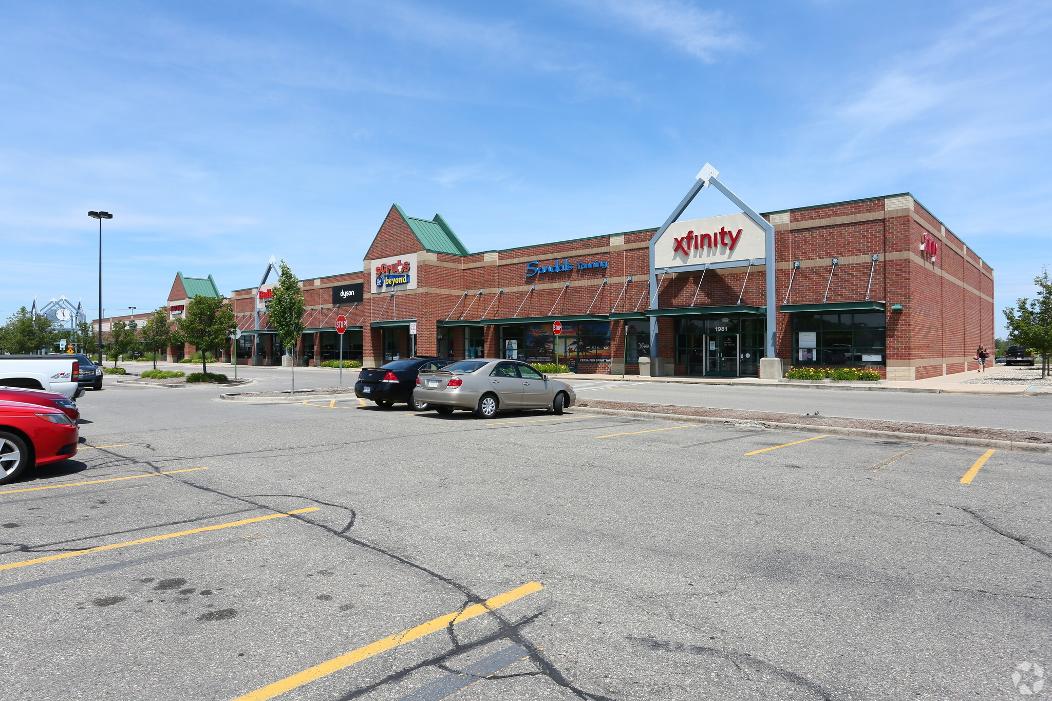1933-2037 W Maple Rd, Troy, MI for Rent