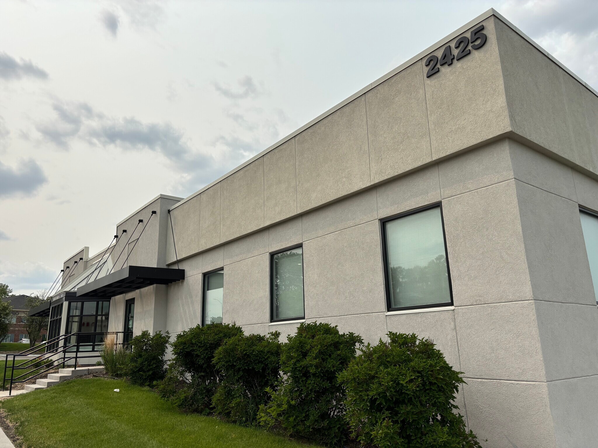 2425 Westown Pky, West Des Moines, IA for Sale