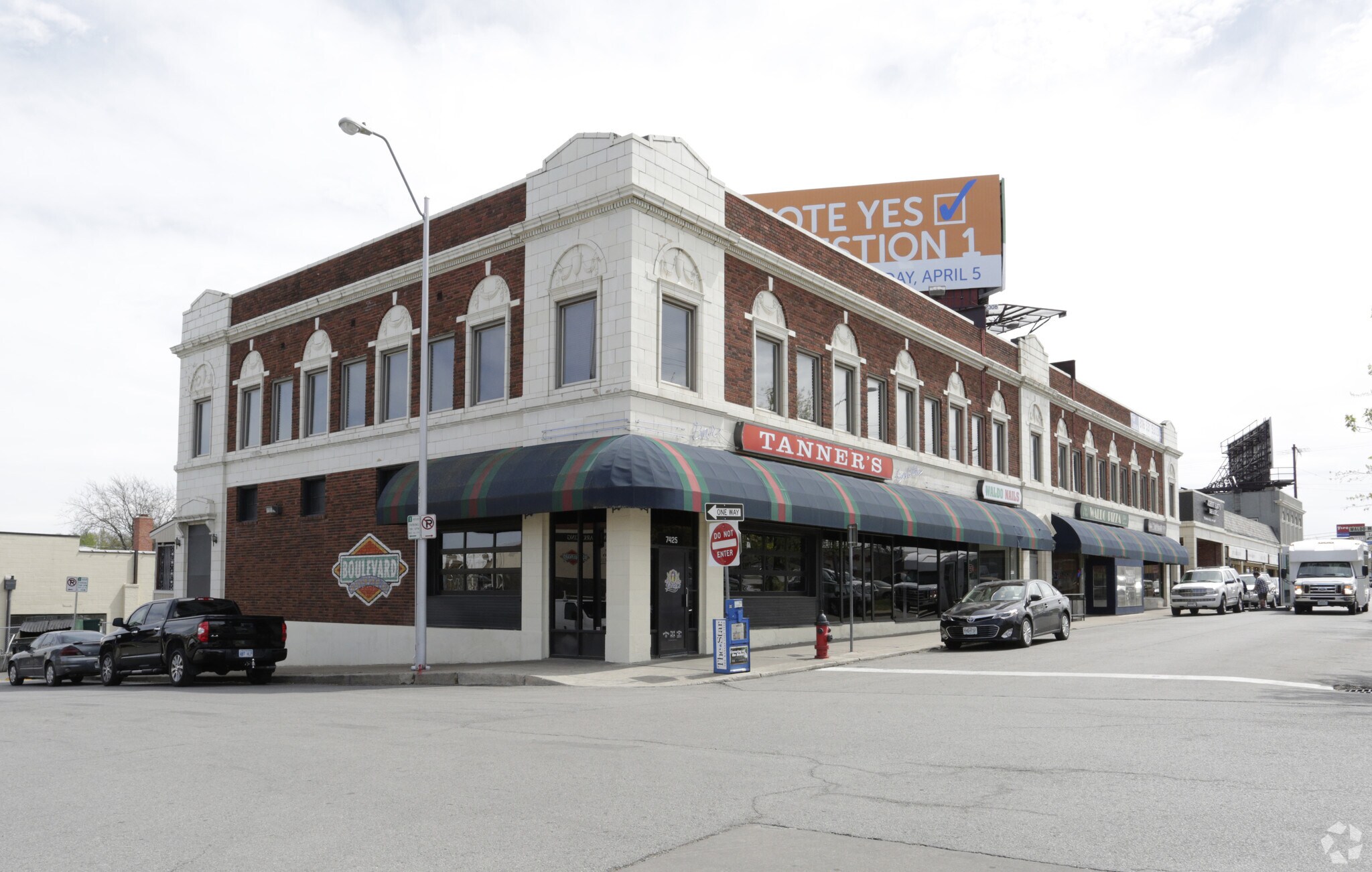 7425-7433 Broadway St, Kansas City, MO for Rent