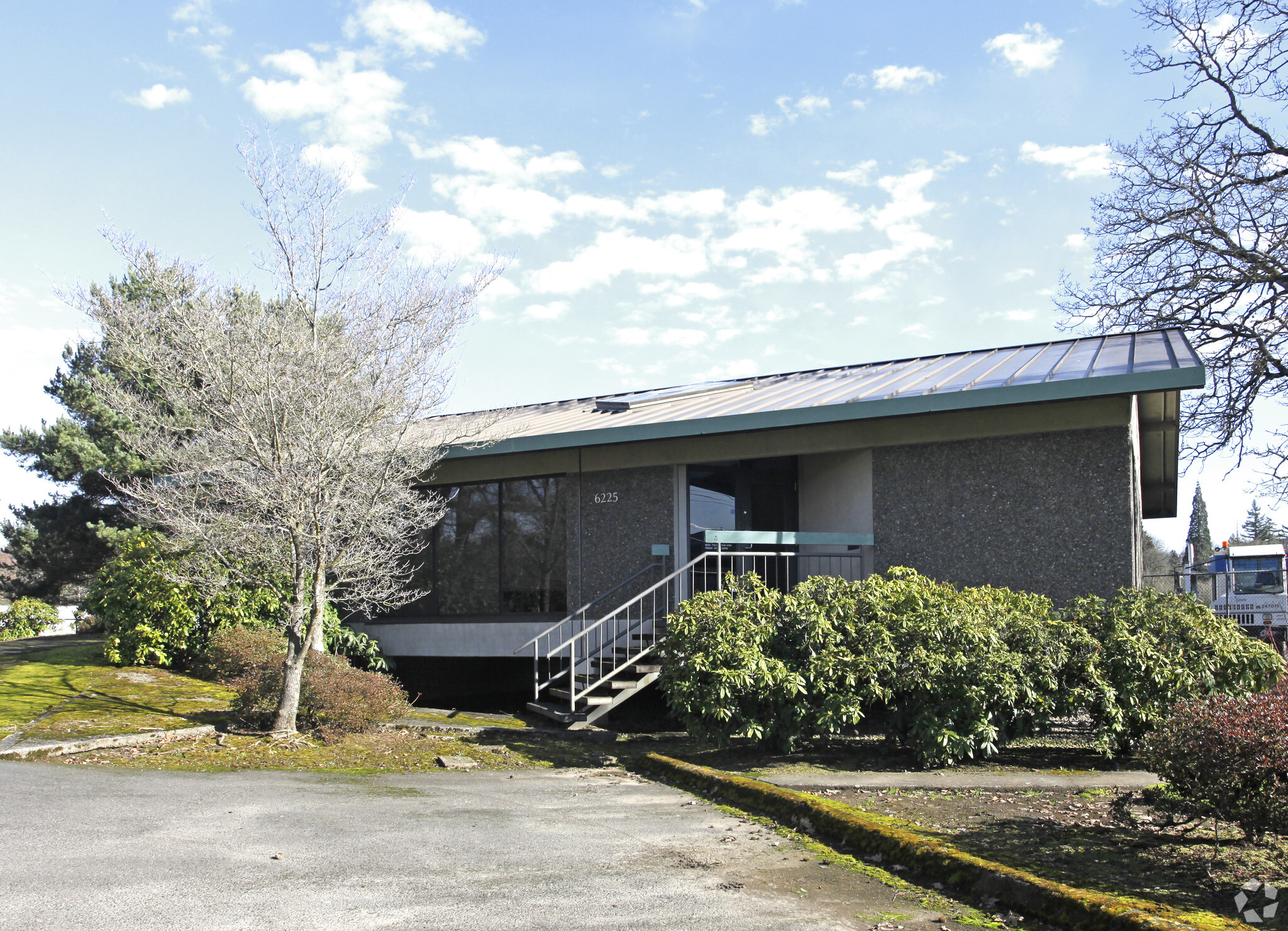 6225 SE Lake Rd, Portland, OR for Sale