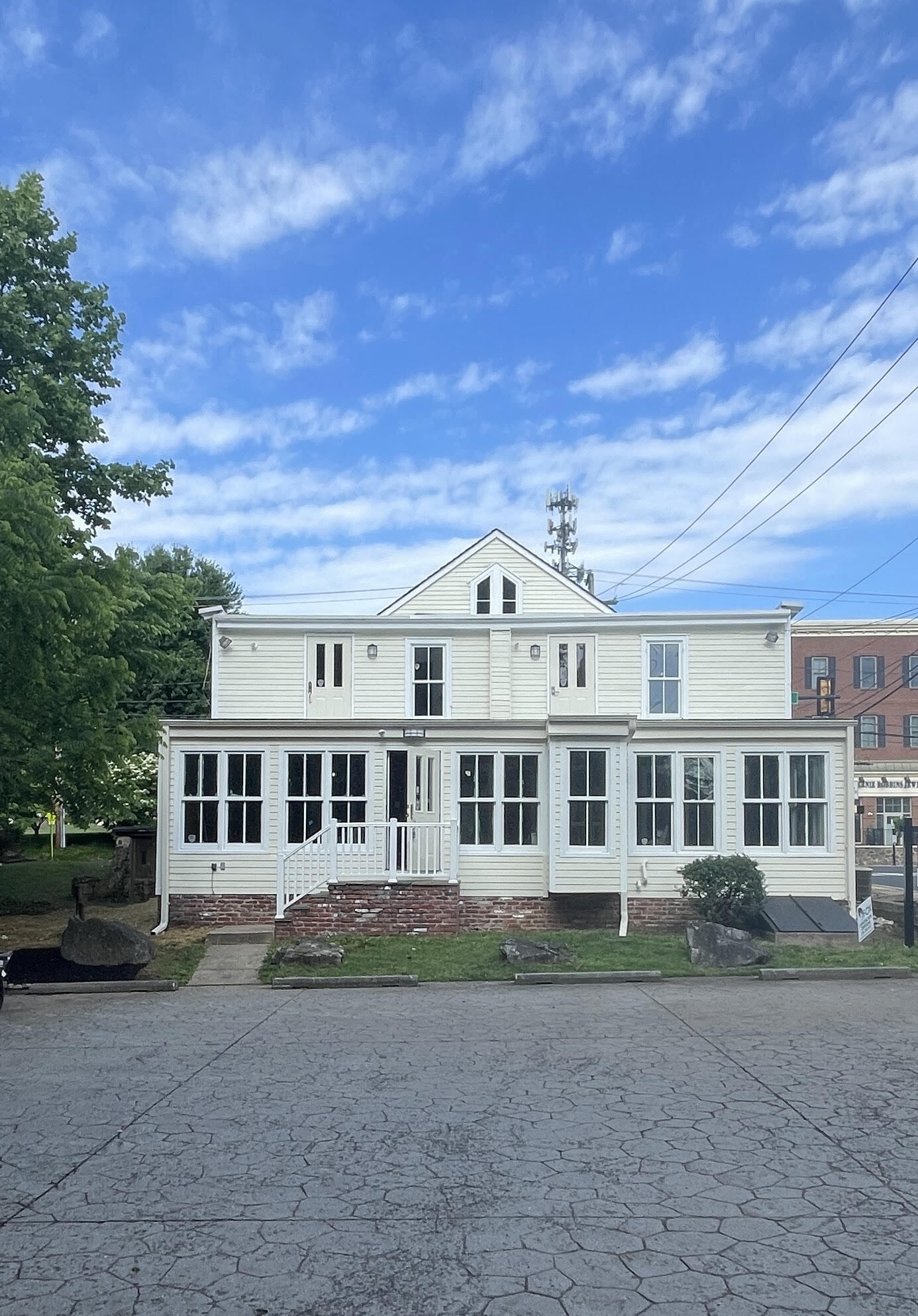 159 N Sycamore St, Newtown, PA for Rent