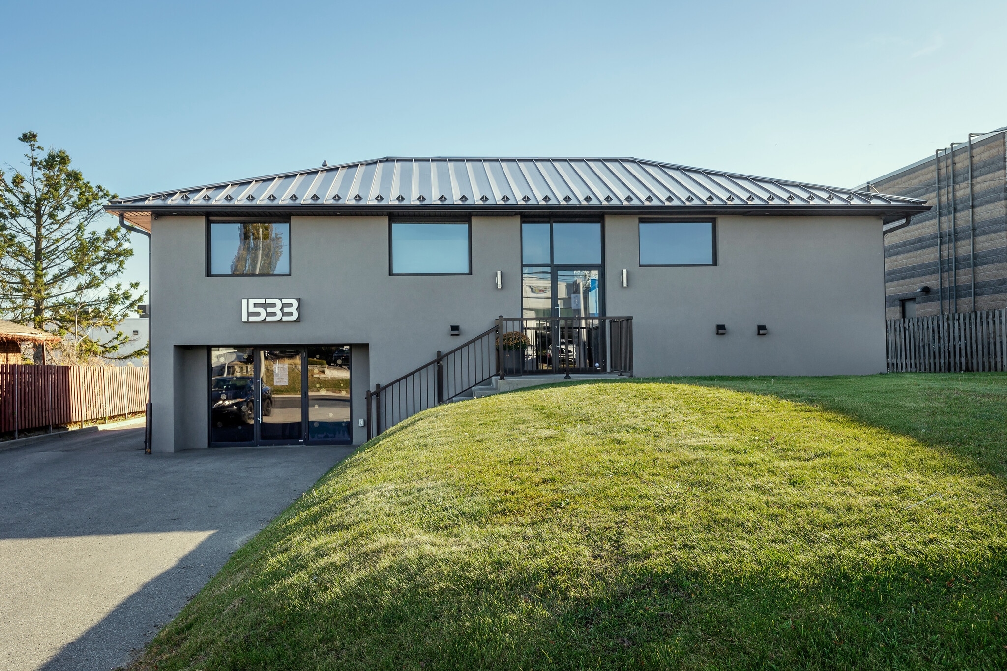 1533 Dundas St E, Whitby, ON for Sale