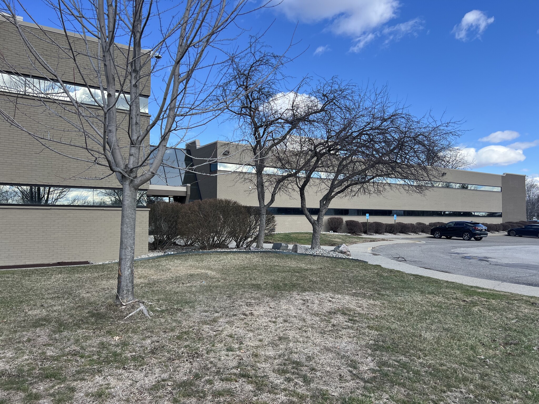 20300 W 12 Mile Rd, Southfield, MI for Rent