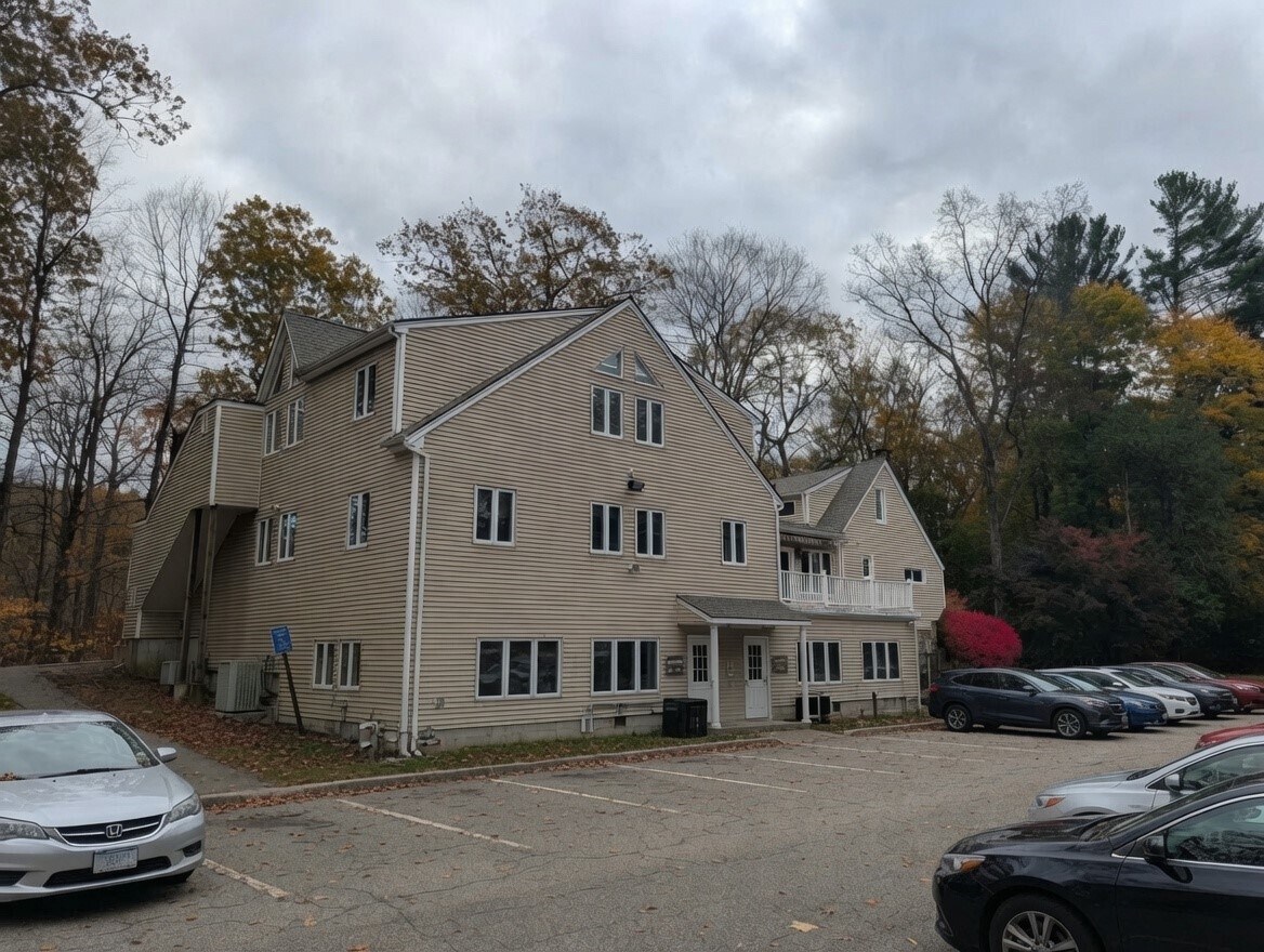 569 Main St, Monroe, CT for Sale