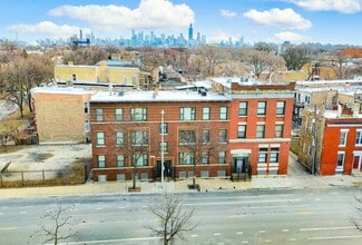Chicago, IL Apartments - 241 N Homan Ave