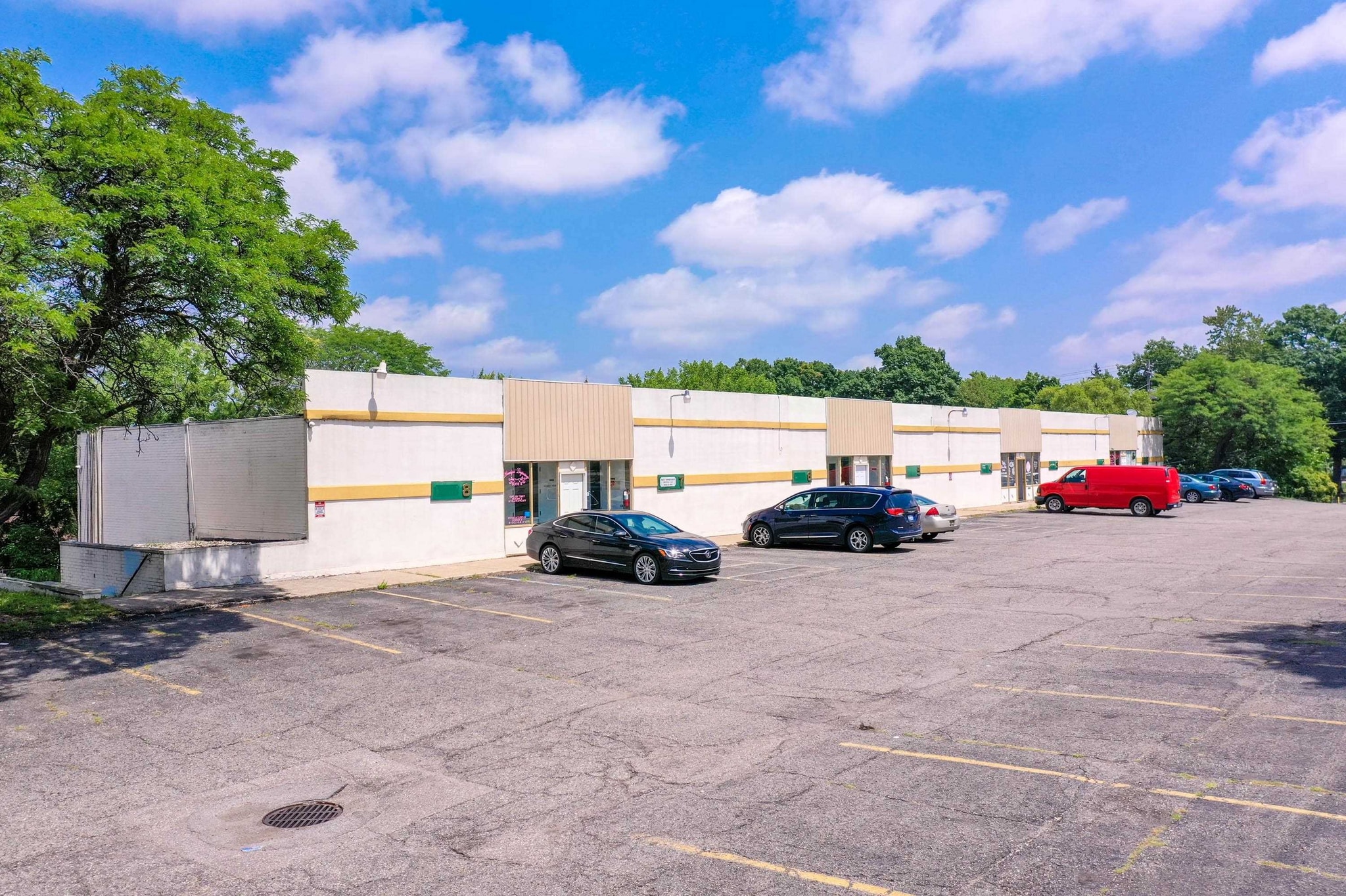 2710 W Court St, Flint, MI for Sale