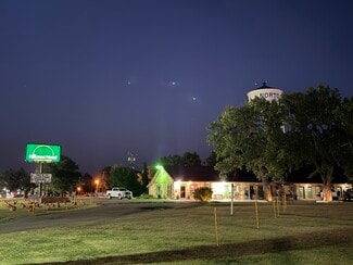 Norton, KS Hospitality - 606 W Holme St