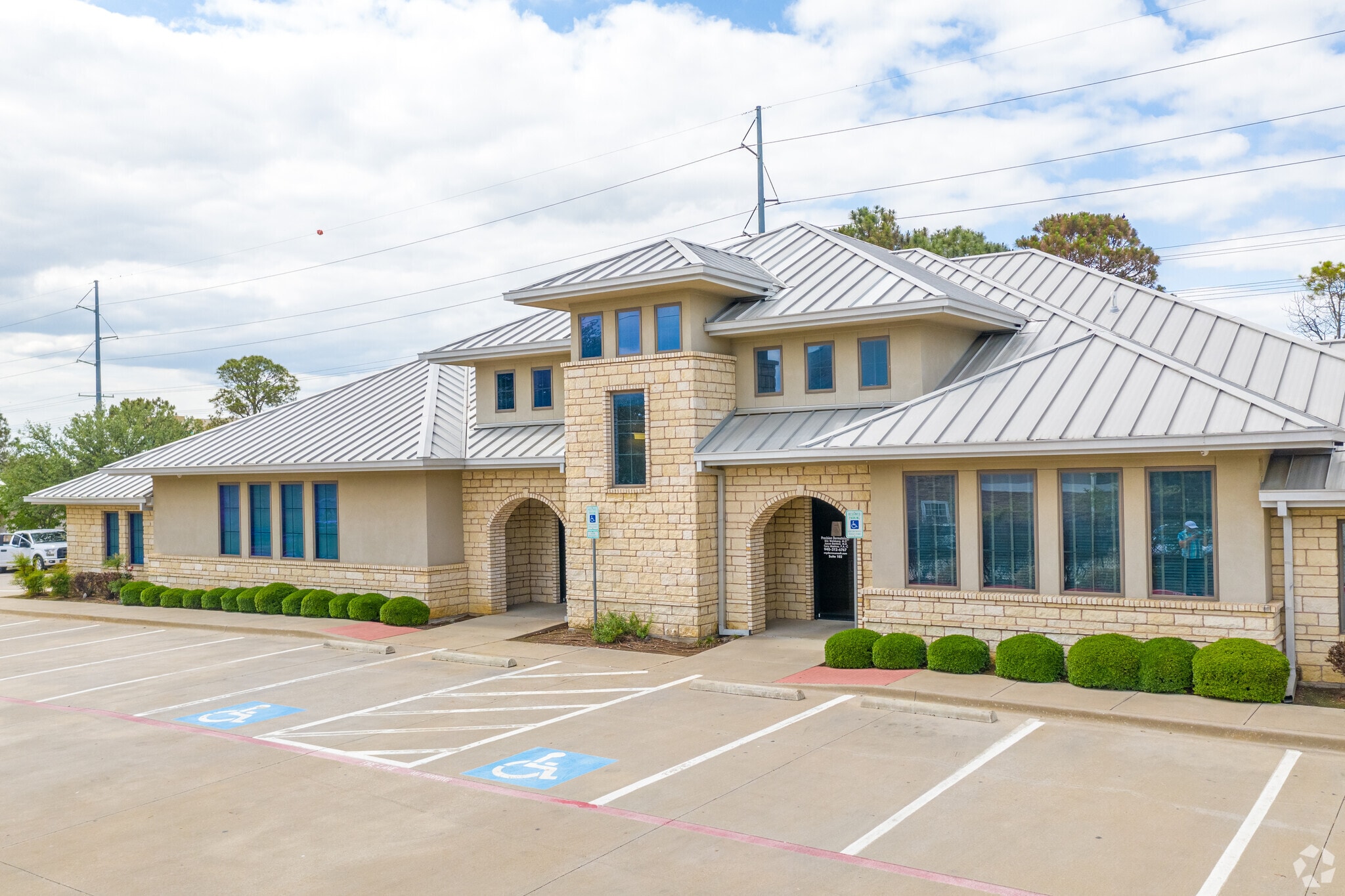 2435 W Oak St, Denton, TX for Rent