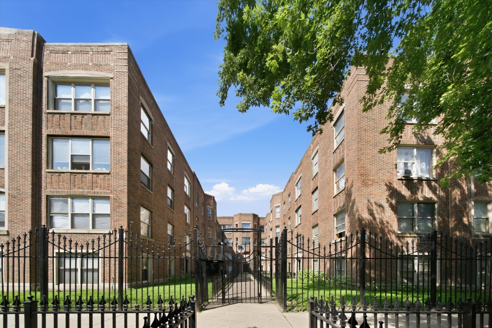 7550-7558 S Essex Ave, Chicago, IL for Sale