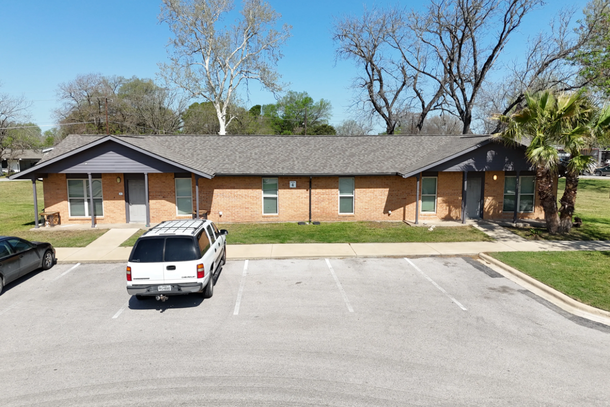 1002 SE Martin Luther King Rd, Smithville, TX for Sale