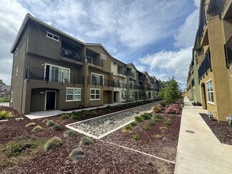 Hollister, CA Apartments - 116 Bundeson Dr