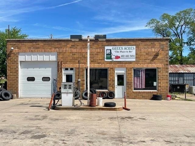 402 E Main St, Chambers, NE for Sale