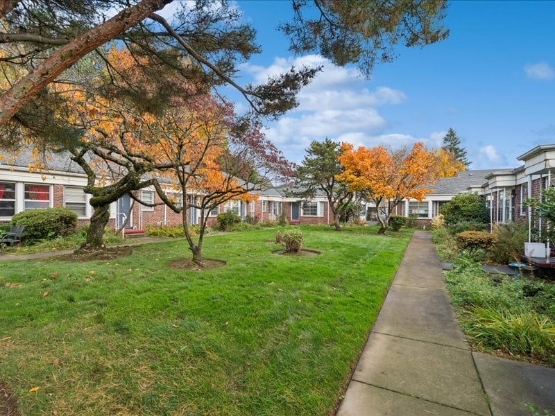 610 SE Cesar E Chavez Blvd, Portland, OR for Sale