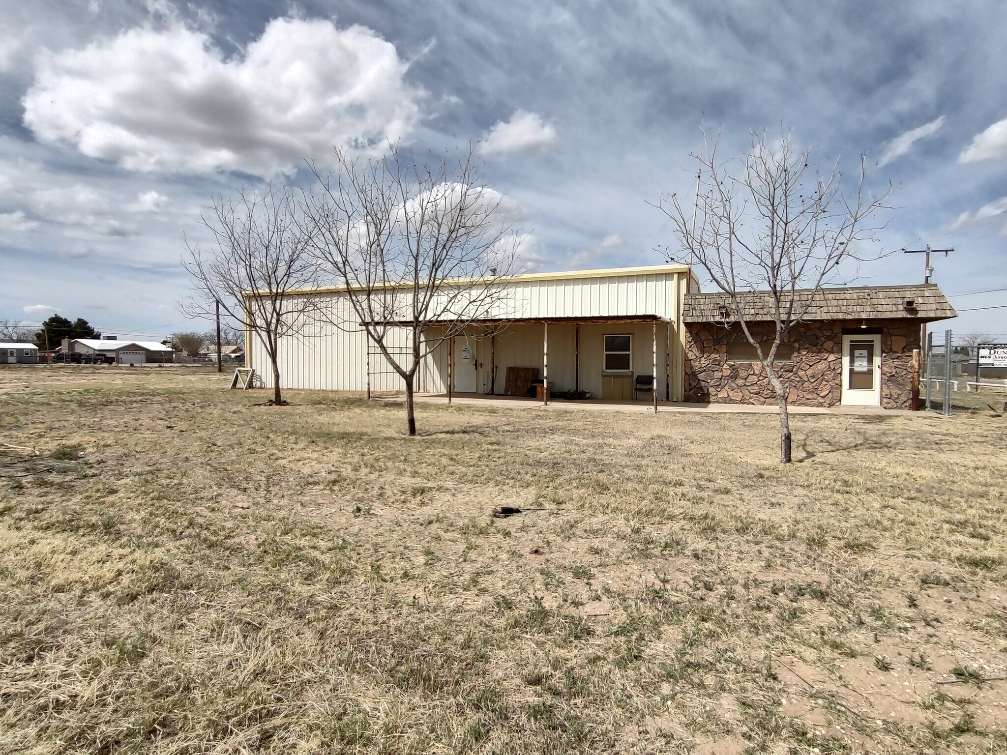 4119 Mescalero St Carlsbad, NM 88220 Flex Property for Lease on