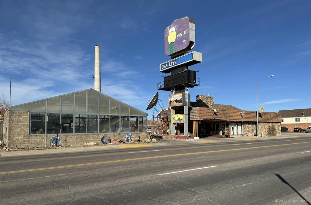 960 N 3rd St, Laramie, WY for Sale
