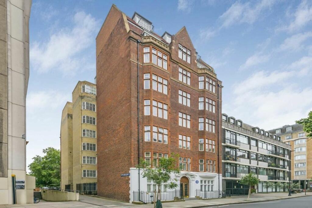 23 Queen Sq, London, LND for Sale