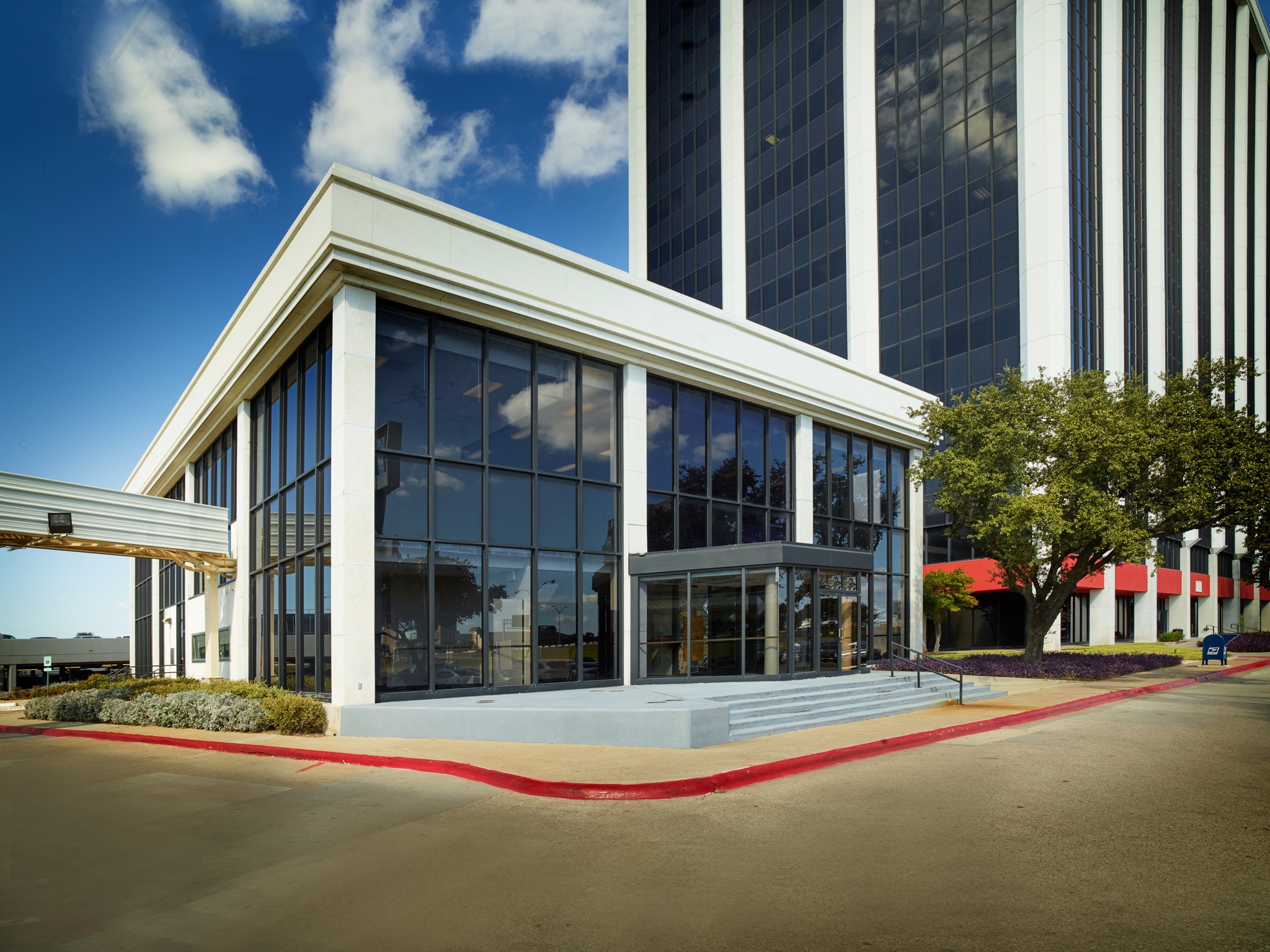 1111 W Mockingbird Ln, Dallas, TX for Rent