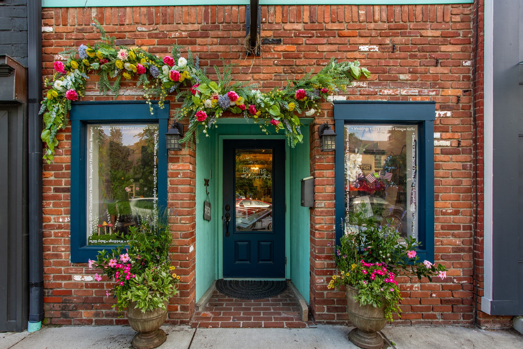 176 S Main St, Zionsville, IN for Sale
