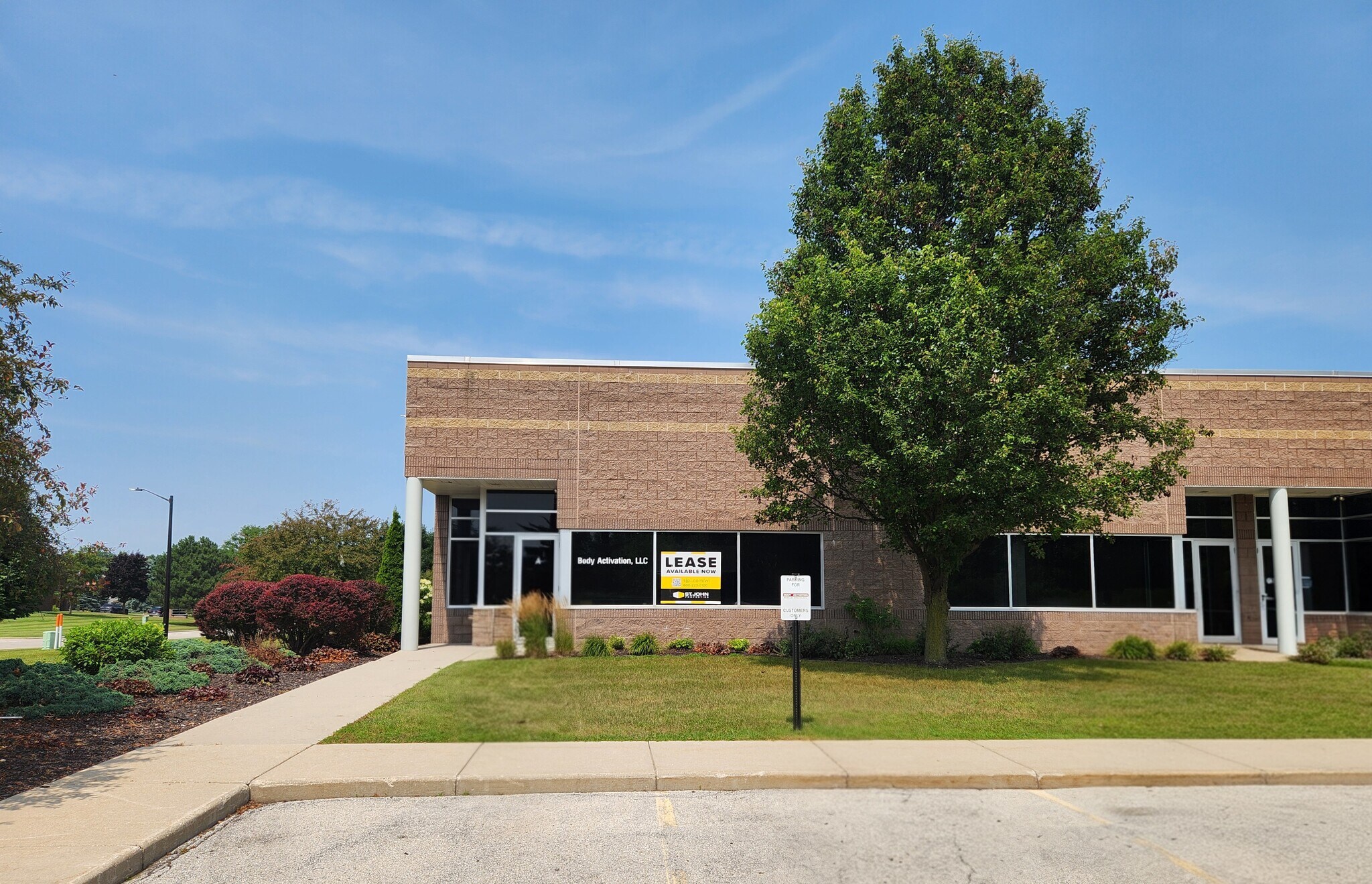 10520 N Baehr Rd, Mequon, WI for Rent