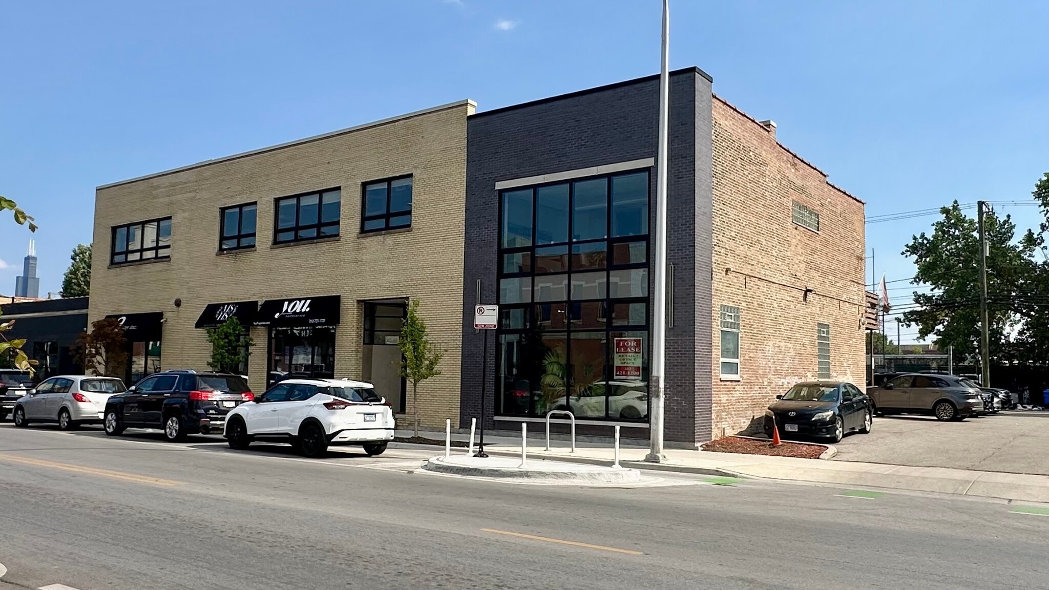 2041-2049 W Grand Ave, Chicago, IL for Rent