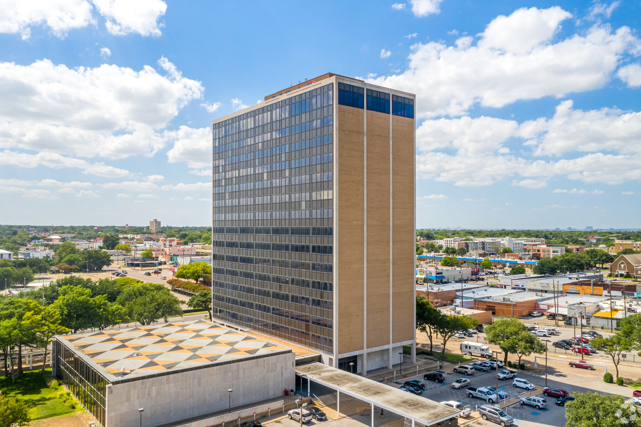 400 S Zang Blvd, Dallas, TX for Rent