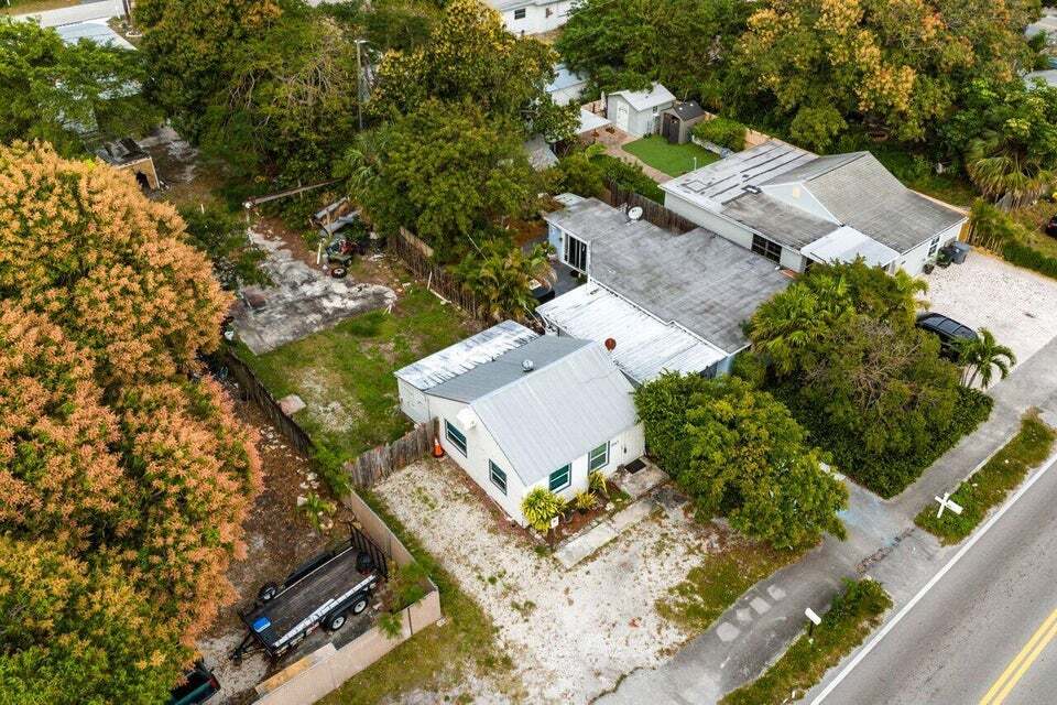 1047 Miner Rd, Lantana, FL for Sale