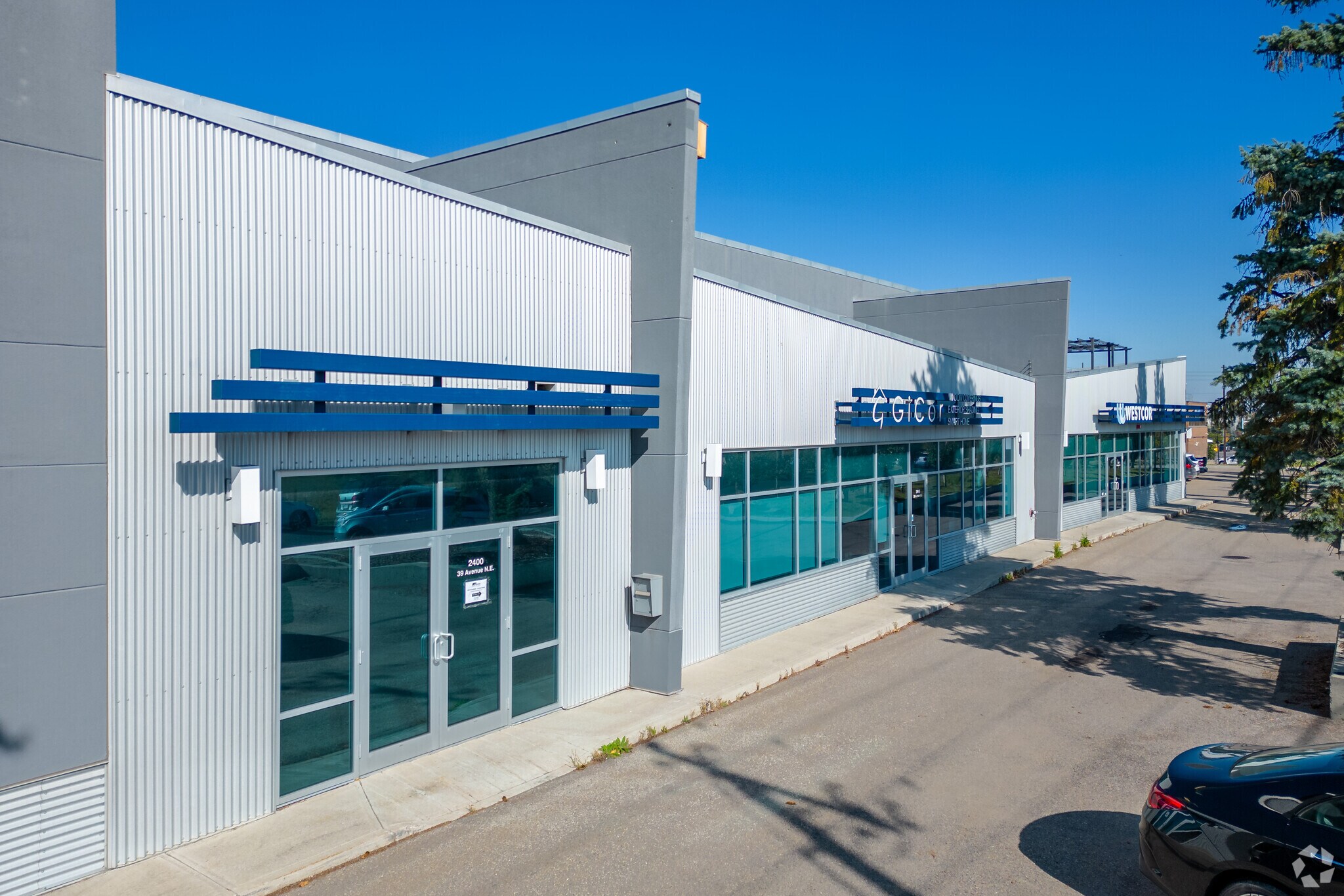 2400-2420 39 Ave NE, Calgary, AB for Rent