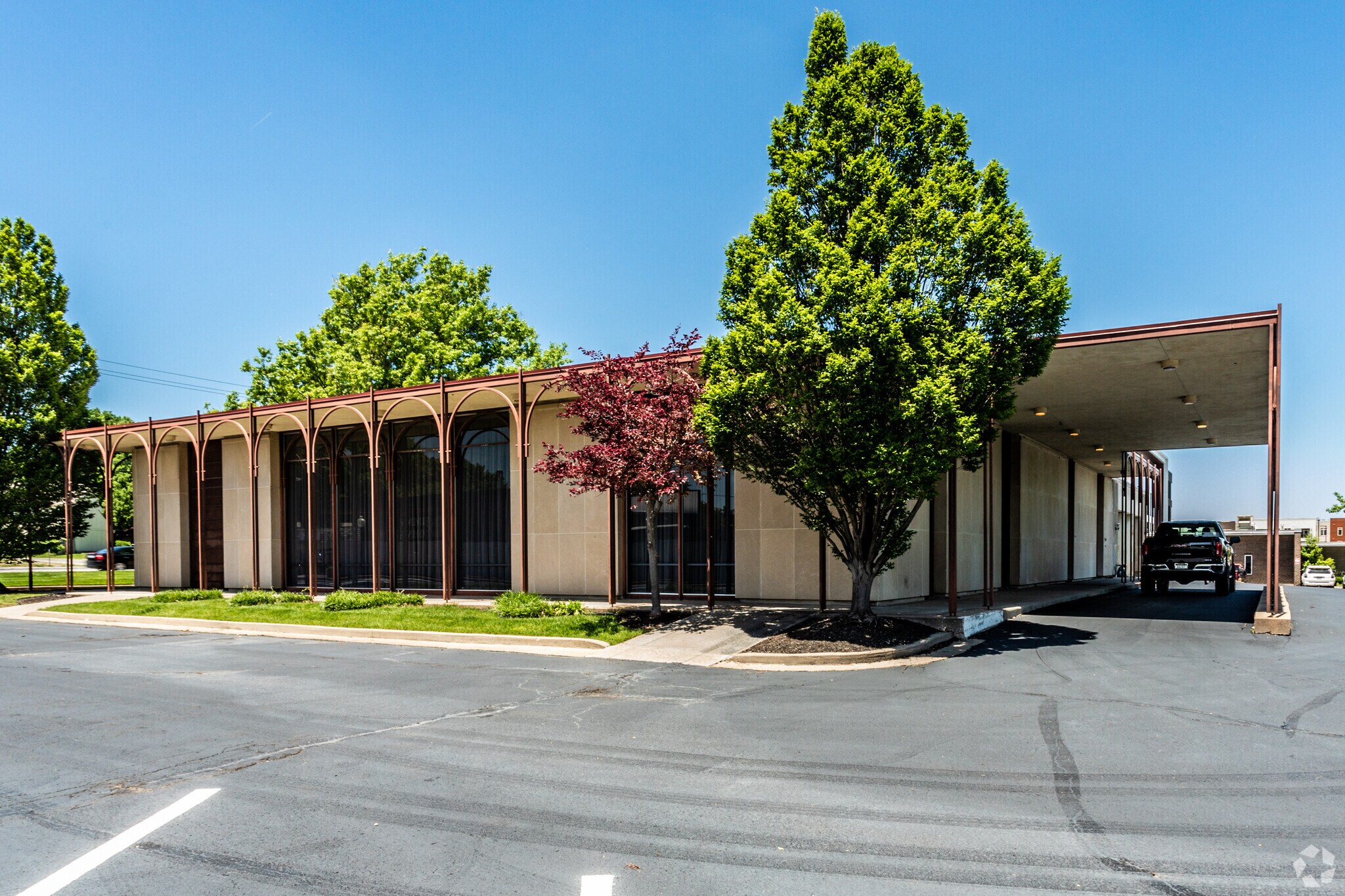 8201 Metcalf Ave, Overland Park, KS for Sale