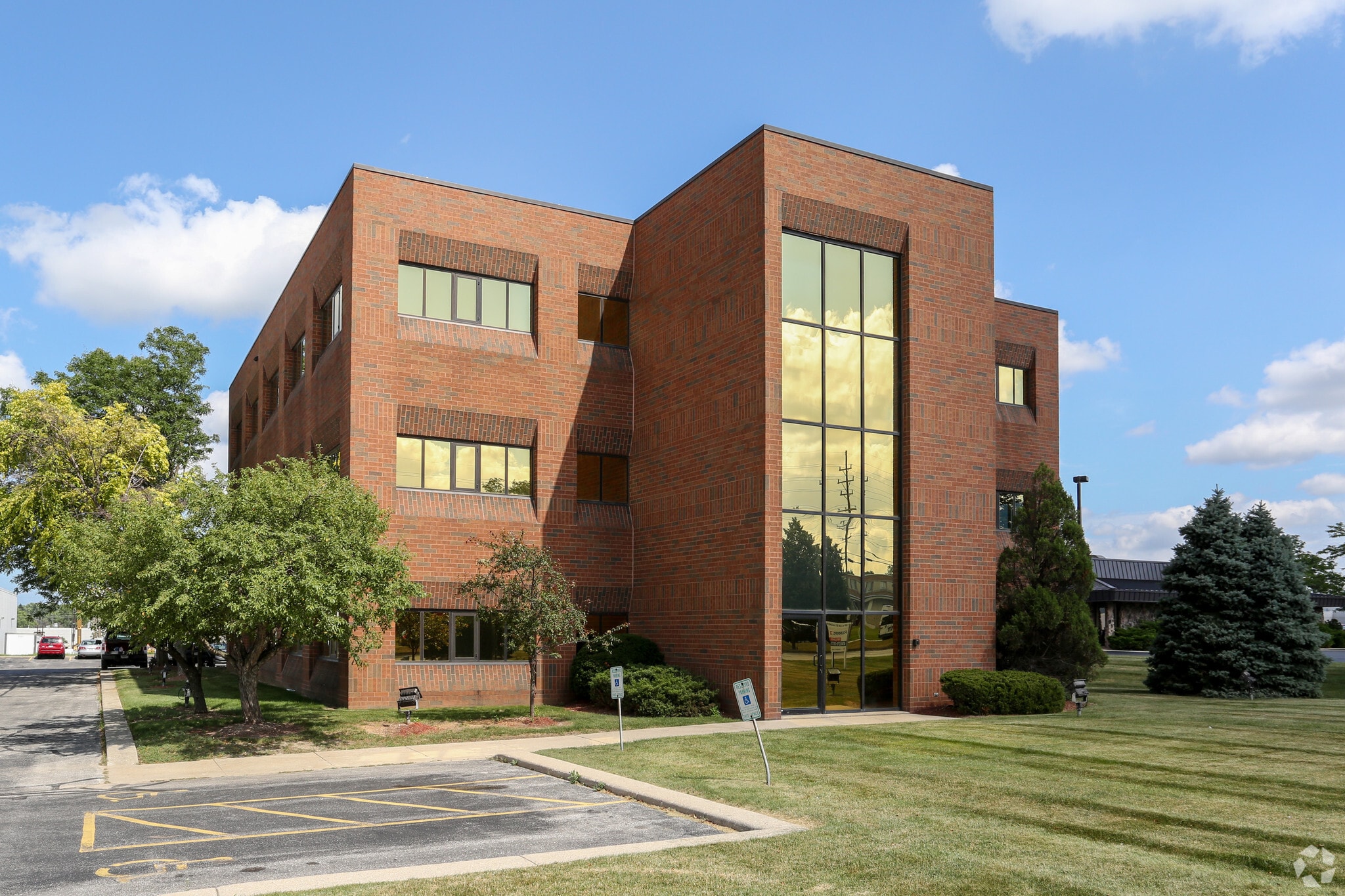 3636 N 124th St, Wauwatosa, WI for Sale