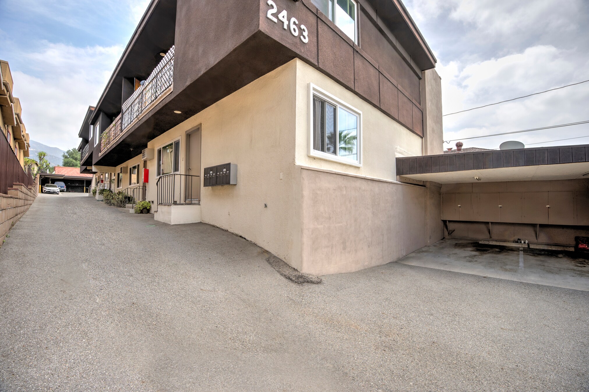 2463 Montrose Ave, Montrose, CA for Sale
