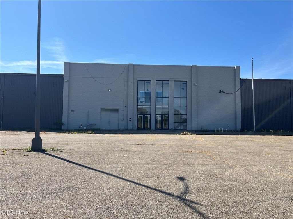 2600 25th St, Canton, OH for Rent