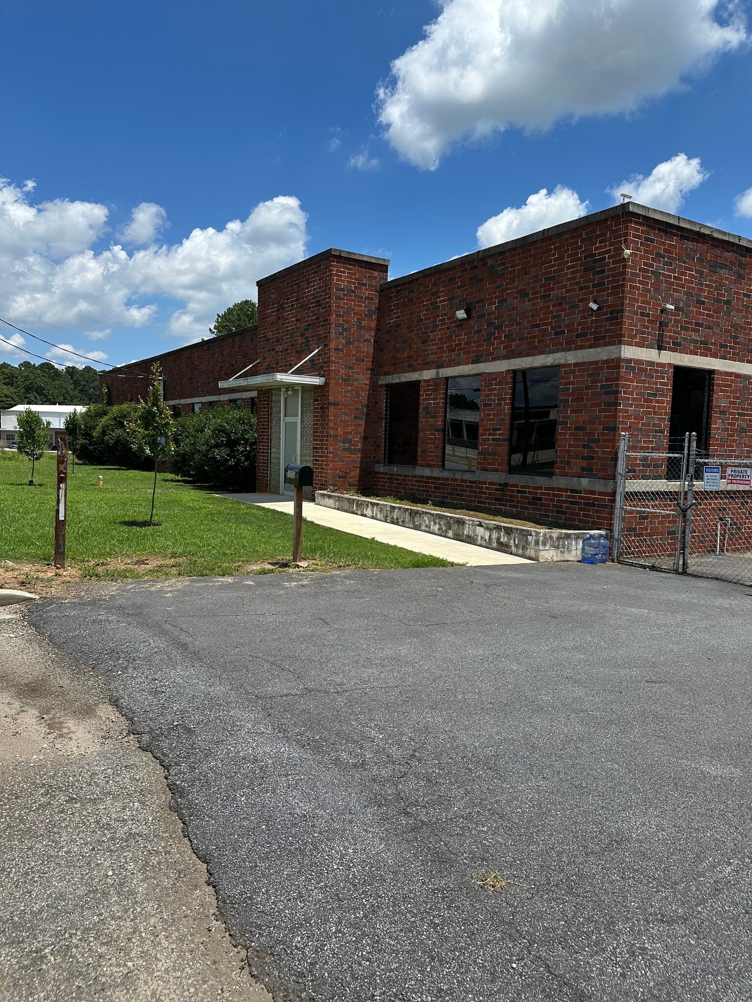 1252 Oakleigh Dr, East Point, GA for Sale