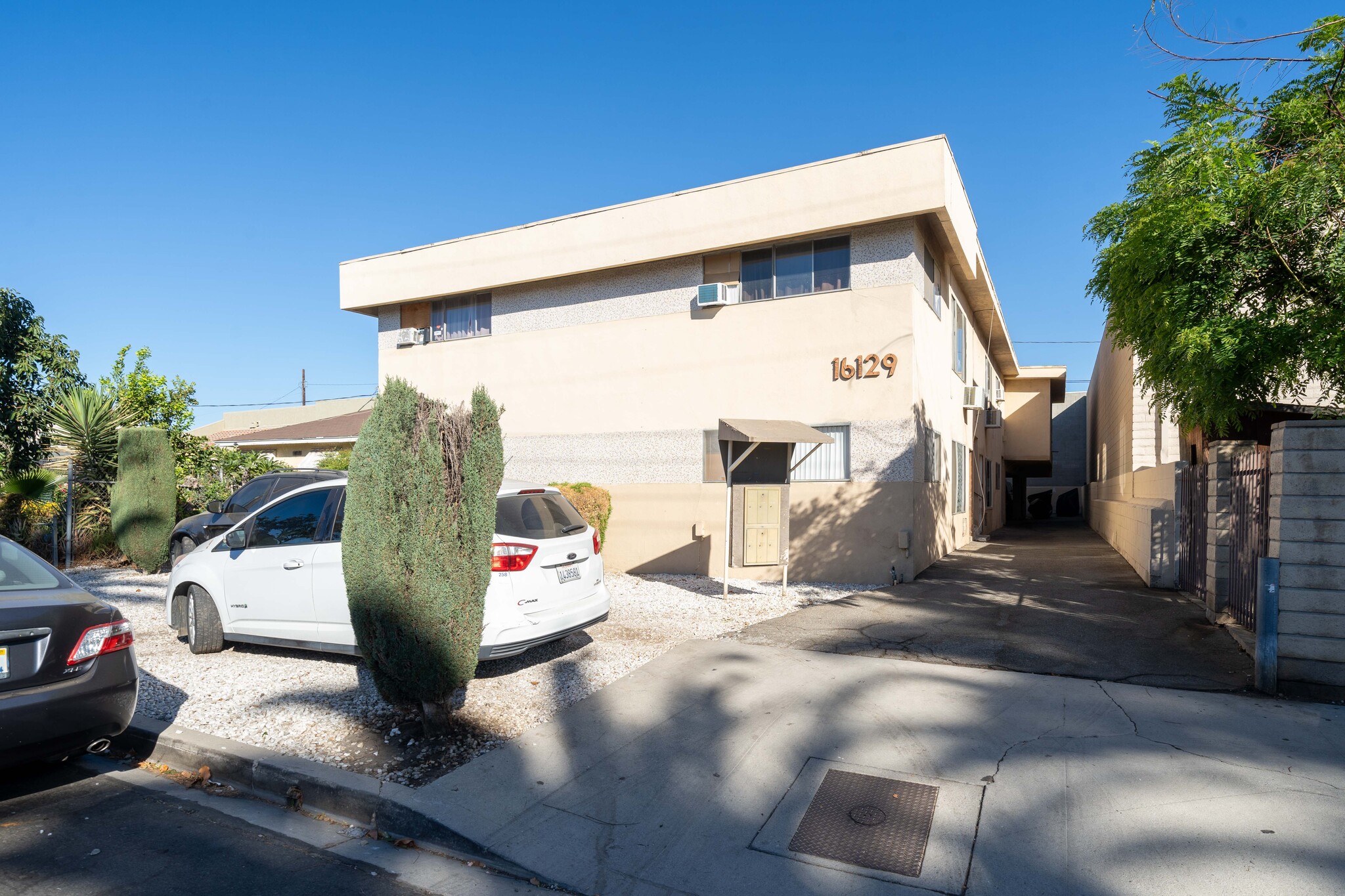 16129 Cantlay St, Van Nuys, CA for Sale