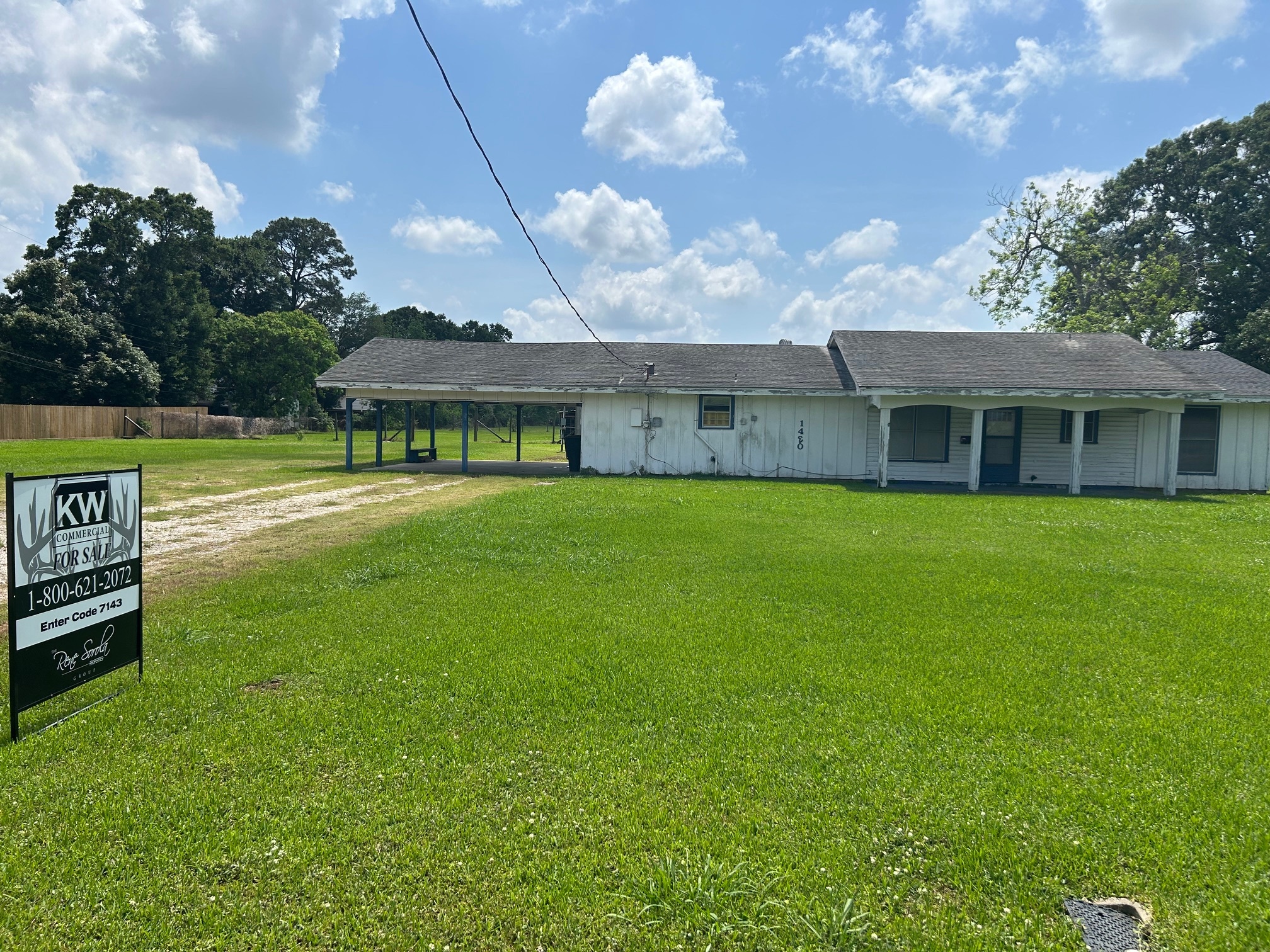 1420 S 29th St, Nederland, TX for Sale