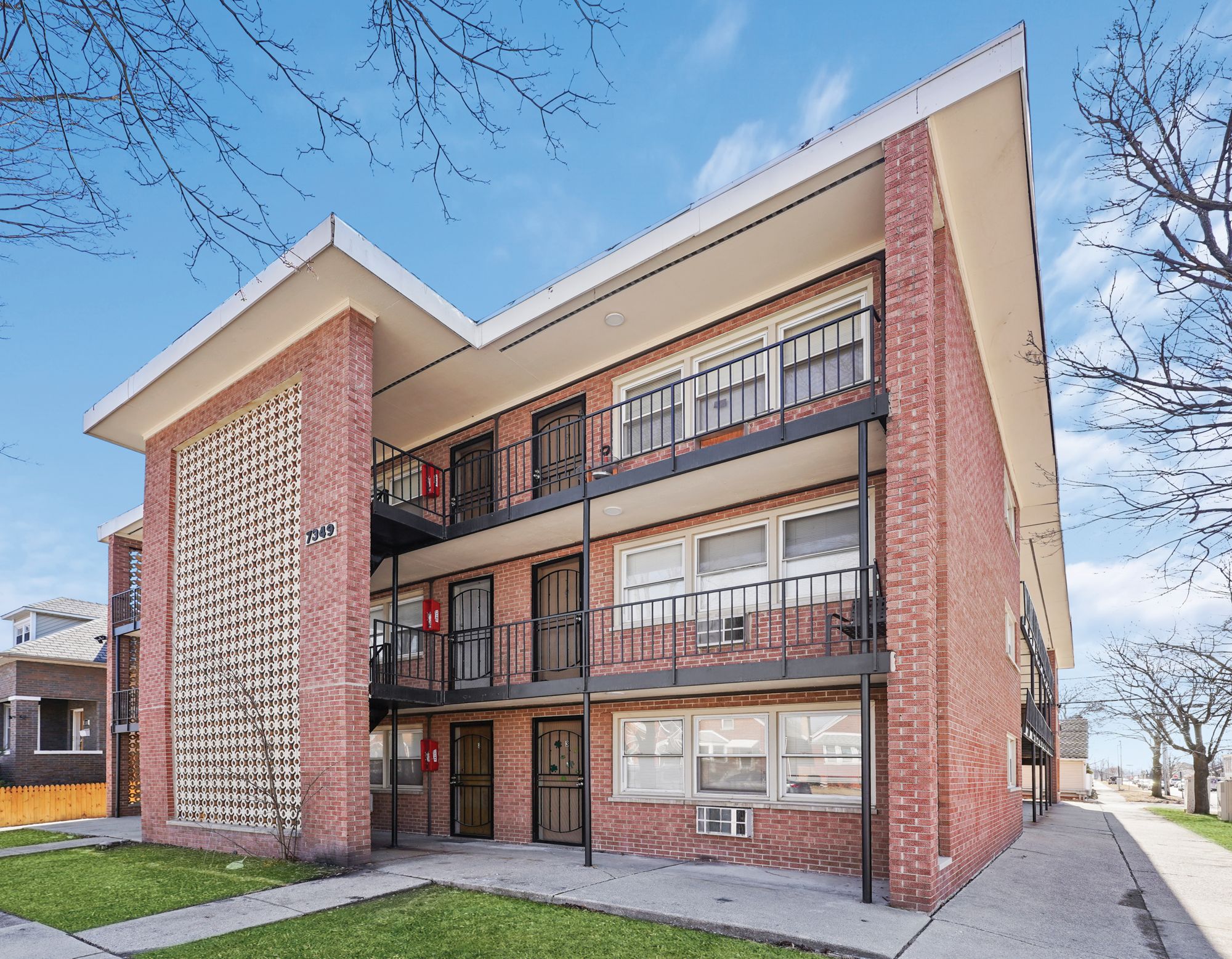 7349 W 57th St, Summit, IL for Sale