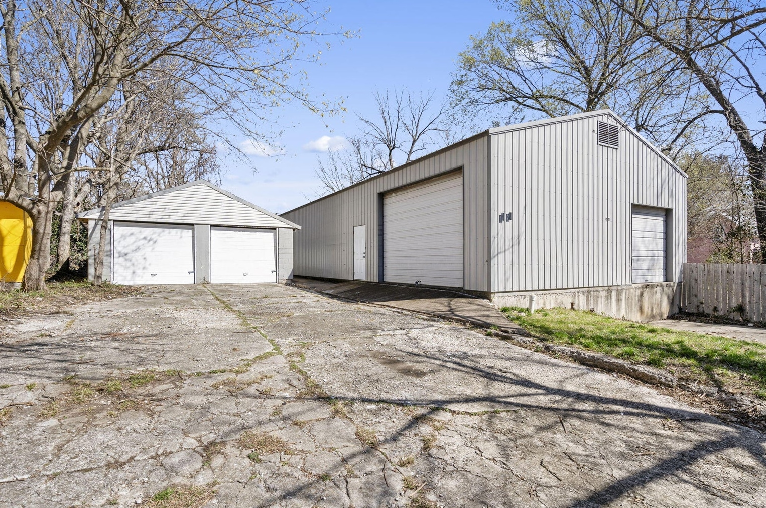 1329 E Thoman St, Springfield, MO for Sale