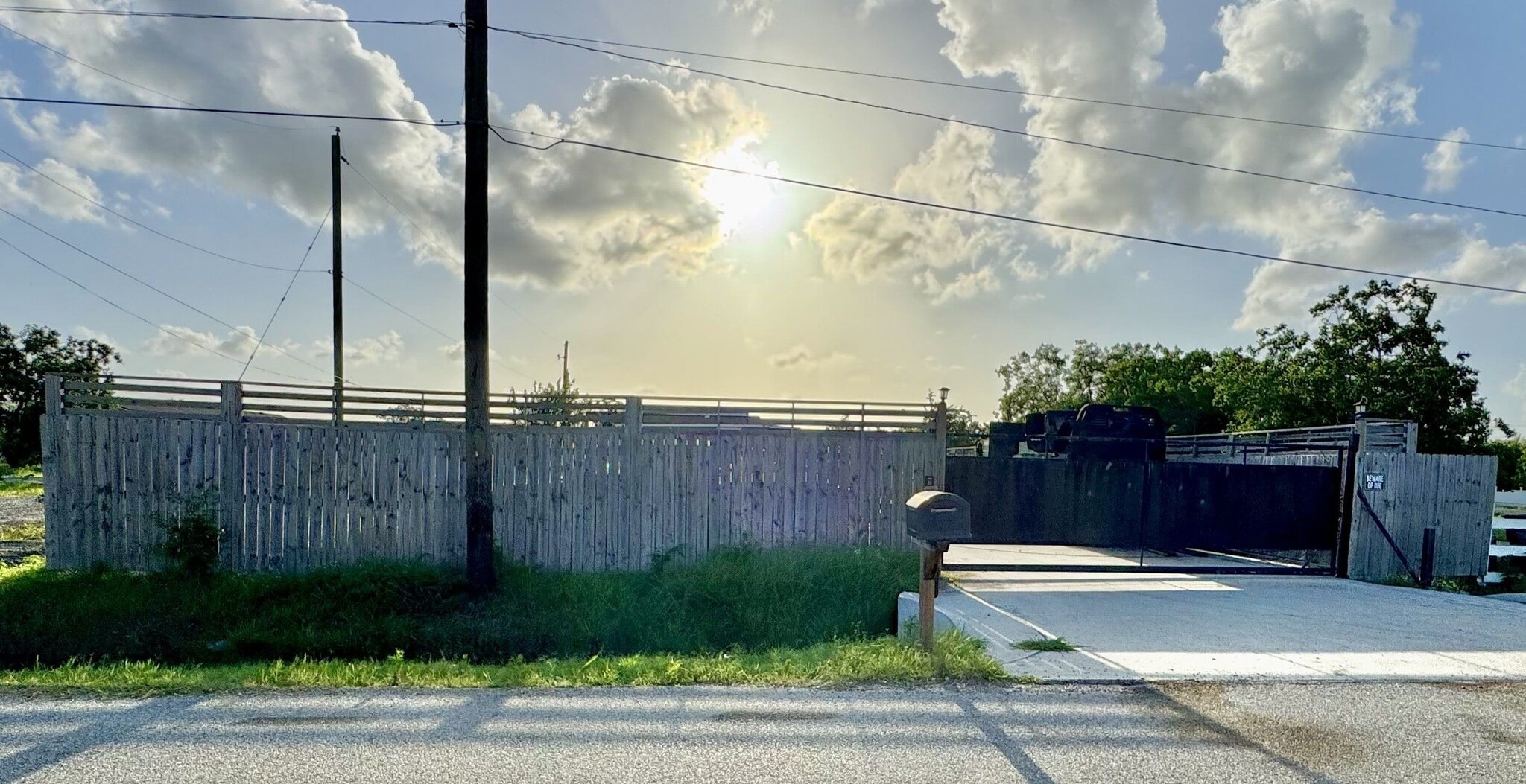1006 23rd St, San Leon, TX for Sale