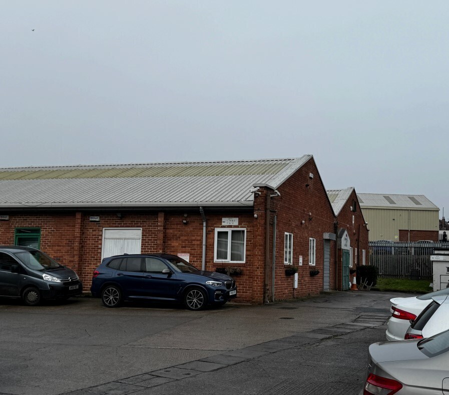 Parkside Ln, Leeds, WYK for Rent